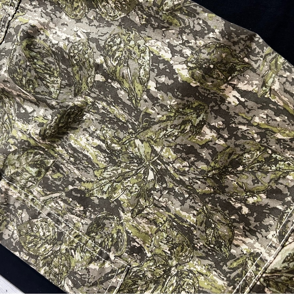 Almost Famous Green Camouflage Cargo Pants size 28 Waist Stretch - Picture 10 of 12